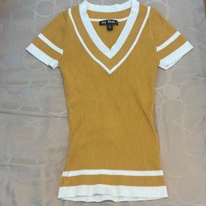 Yellow and white sophisticated shirt. Defines your figure yet breathable.